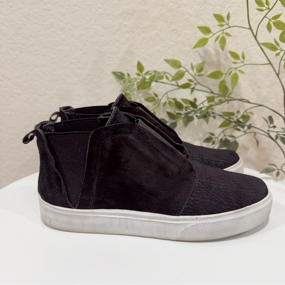 Kaanas Black Suede Chelsea Ankle Mid Top Slip on Sneaker Size 6 Preowned - Picture 7 of 9